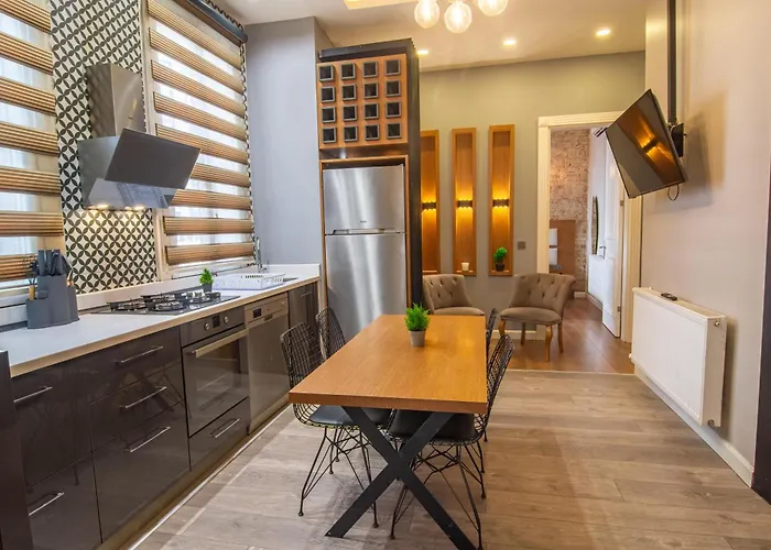 Апартаменты Modern 2br Flat 1min Walk To Taksim Square Стамбул