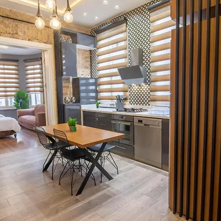 Modern 2br Flat 1min Walk To Taksim Square 아파트