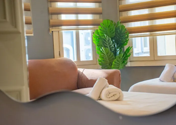 Modern 2br Flat 1min Walk To Taksim Square *